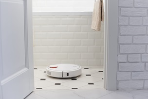 Robotstøvsuger på badeværelse