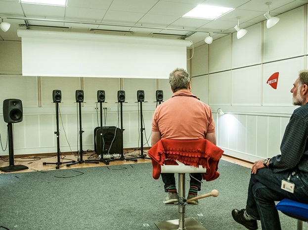 Listening test with a blind person