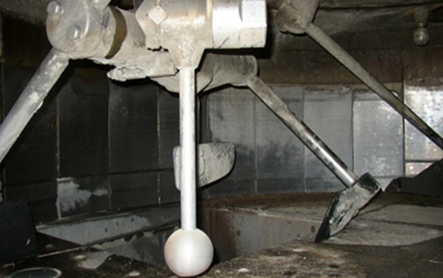 En målesonde monteret i betonblanderen måler løbende konsistensen af betonen.