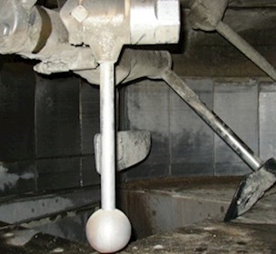 En målesonde monteret i betonblanderen måler løbende konsistensen af betonen.