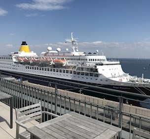 Cruise ship at Langelinje Peer
