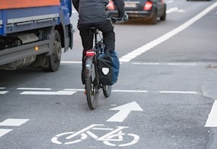 Cyklist i byens gader