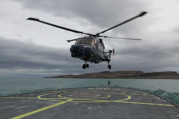 Lasersvejsning som reparationsmetode på Lynx helikoptere. Foto: Lars Bøgh Vinther, Forsvarsgalleriet.dk