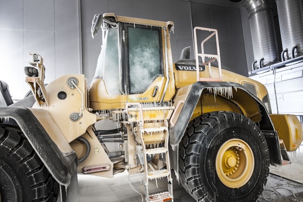 Volvo in climate chamber test