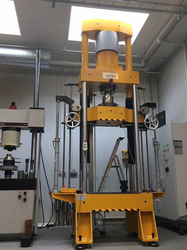 Force measuring equipment - Denmark's largest force and pressure calibration machine at FORCE Technology
