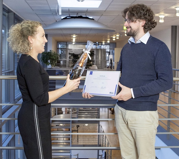EMRI modtager vores ”First time pass”-pris for at have bestået marinetypetest i første forsøg.