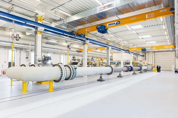 The MEGA loop is 55 meters long and 15 meters wide. The loop can handle a flow rate of up to 60,000 m3 per hour.