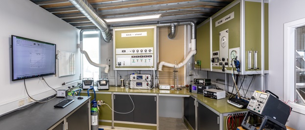 Kalibreringsfasciliteter til kalibrering, kontrol og reparation af udstyr til emissionsmåling.